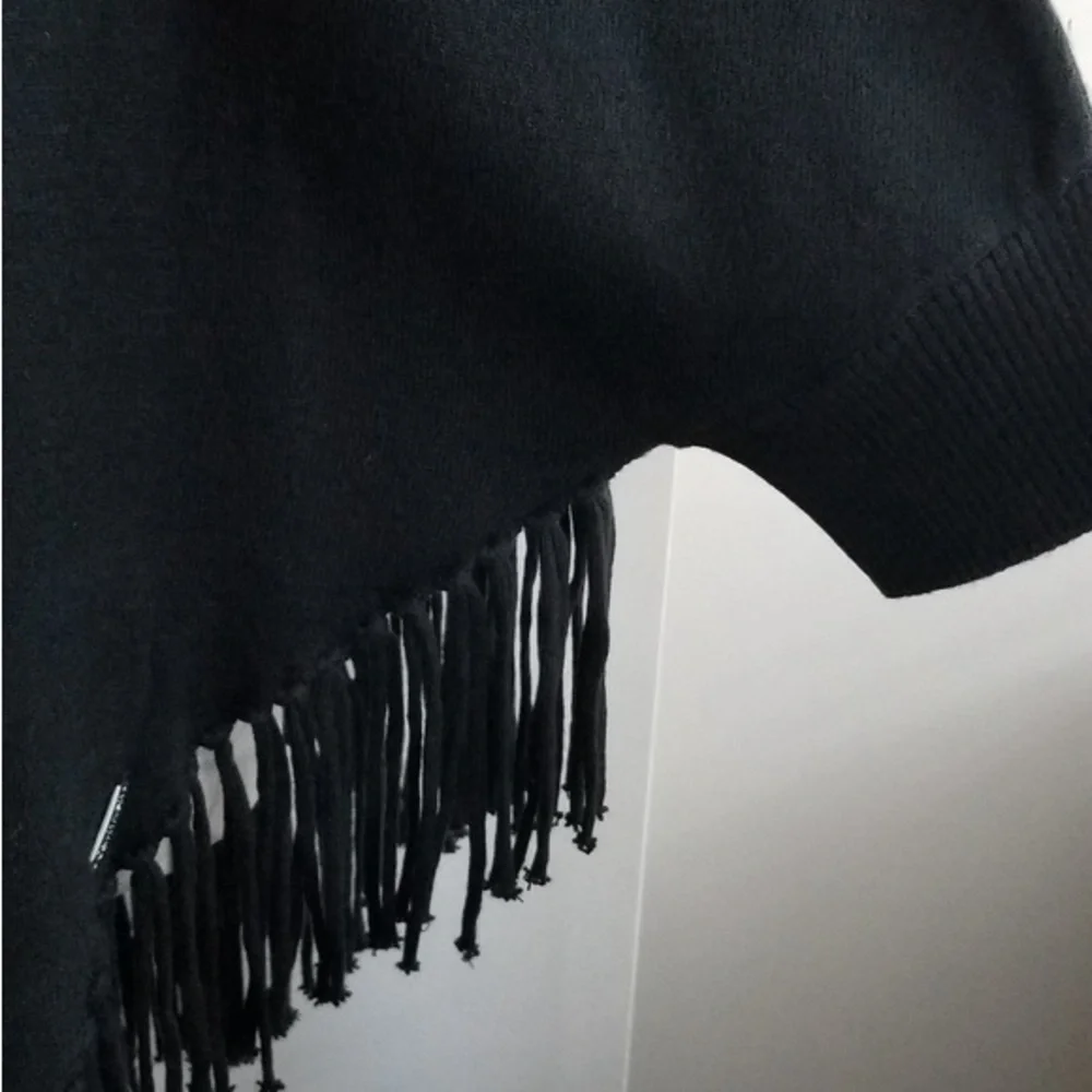 Calvin Klein Black Sweater Poncho Fringed with Sleeves, One Size Fits All - Picture 8 of 13